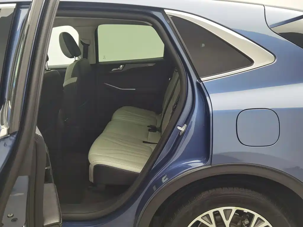 Photo 15 - Ford Escape