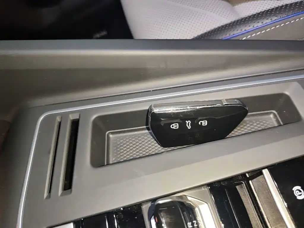 Volkswagen Golf 2025 2025 300TSI R-Line