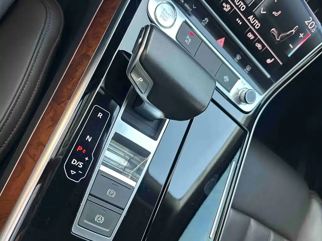 Audi A8 2018 A8L 55 TFSI quattro Launch Premium фото 15