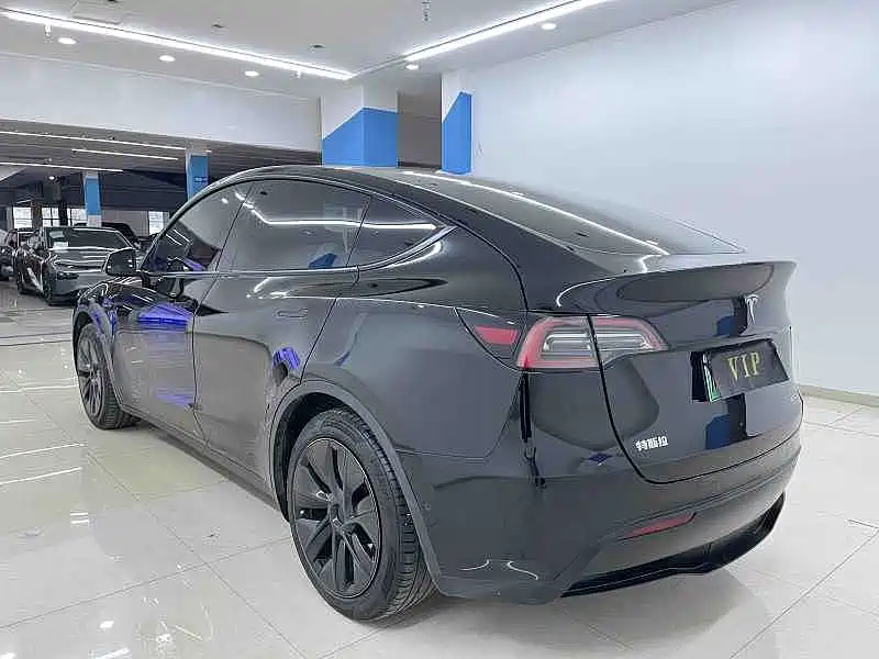 Фото 8 - Tesla Model Y