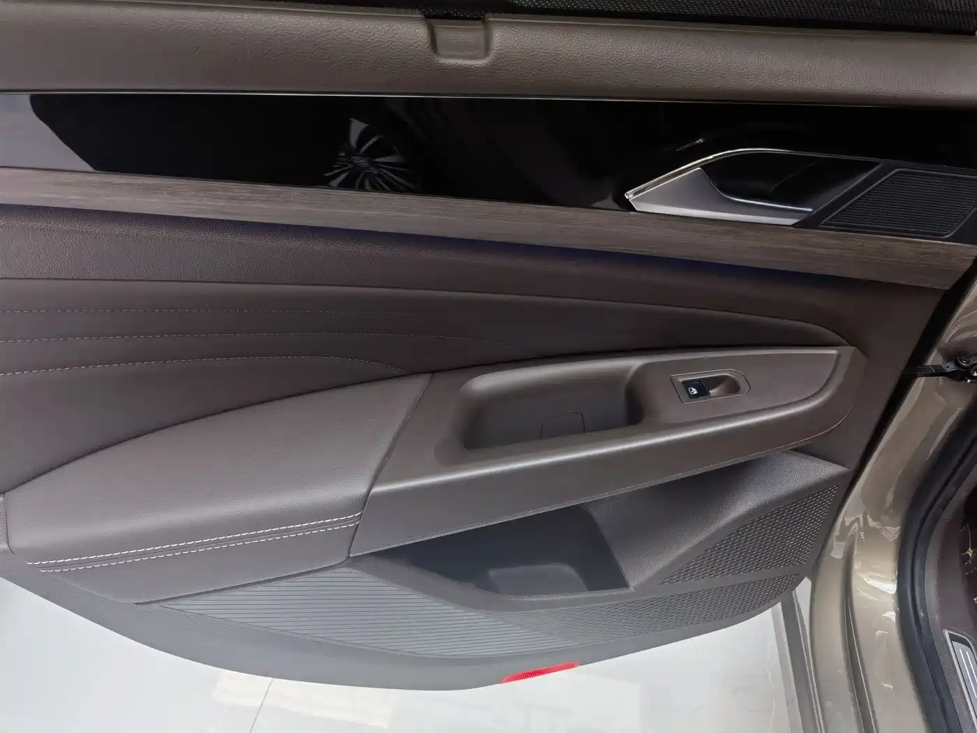 Volkswagen Passat 2020 330TSI Luxury Edition China VI фото 14