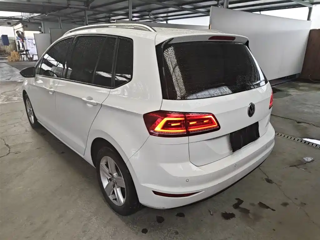 Volkswagen Golf Sportsvan 2016 1.6L Automatic Comfort фото 5