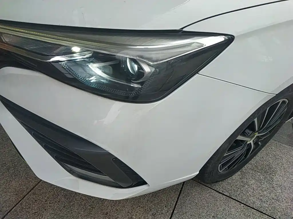 Фото 24 - Roewe i5