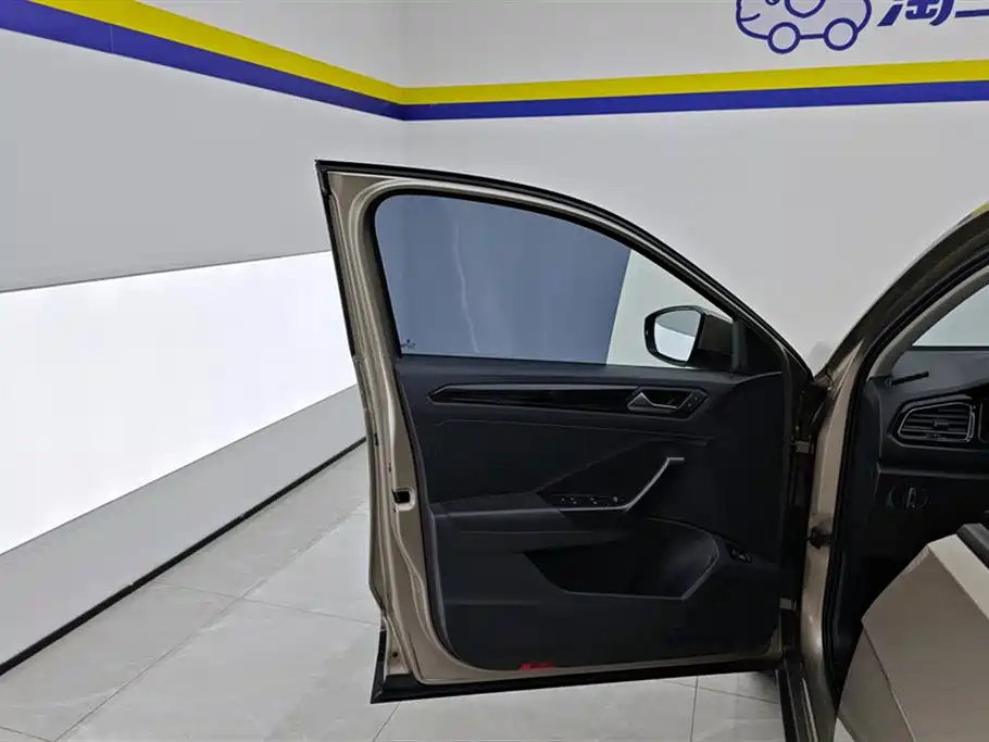 Фото 7 - Volkswagen T-ROC