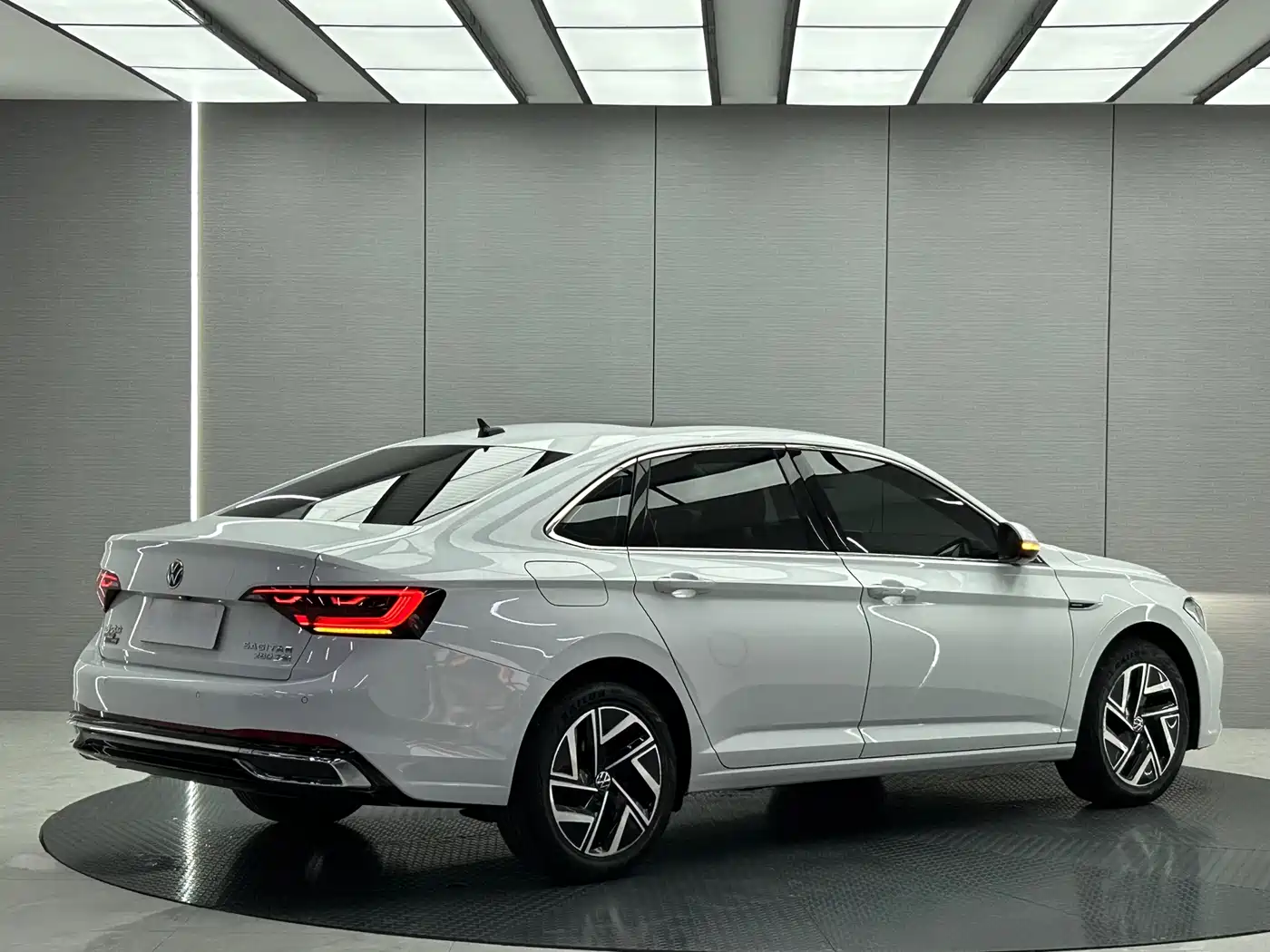 Volkswagen Sagitar 2022 280TSI DSG Surpassing Edition фото 5
