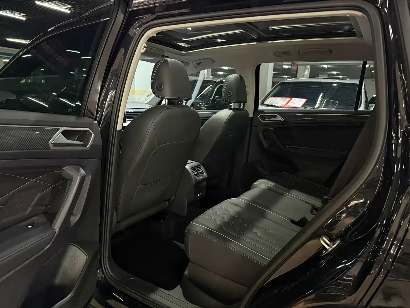 Volkswagen Tiguan L 2024 Outstanding 330TSI Auto 2WD R-Line Dragon Glory Edition фото 6