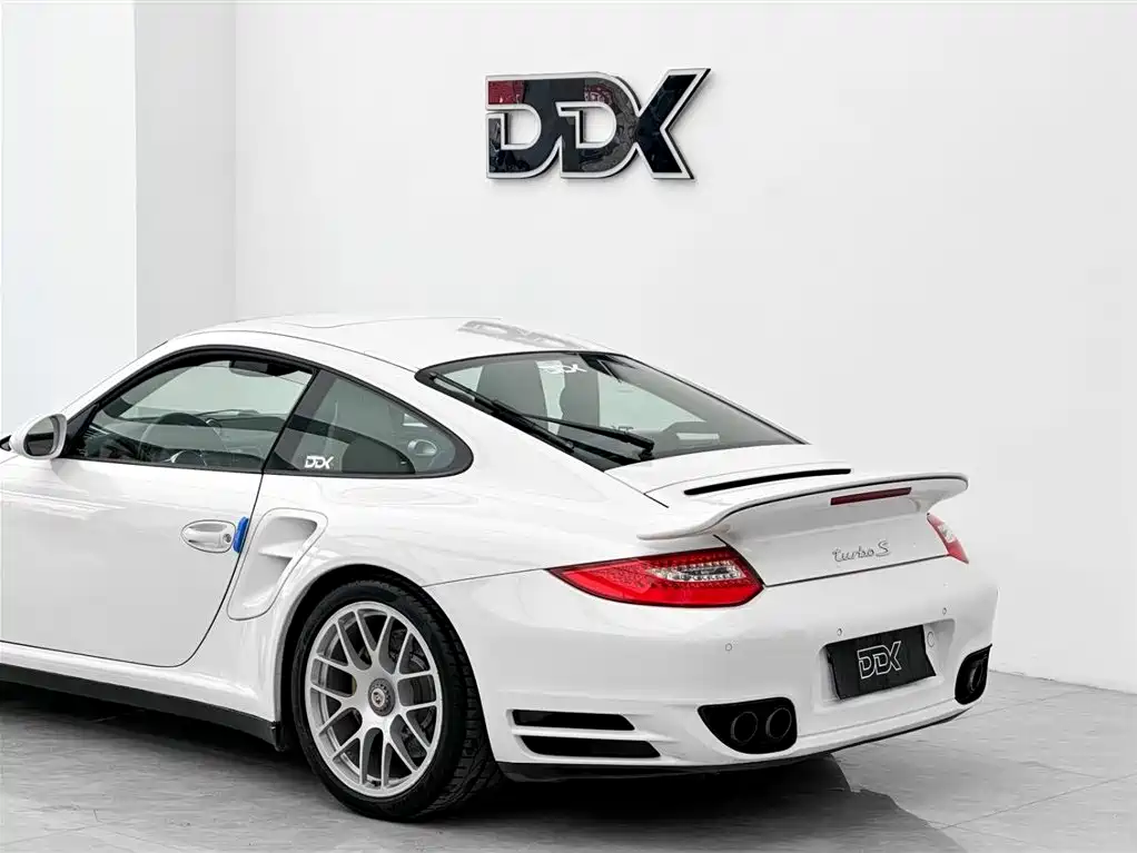 Porsche 911 2010 Turbo S 3.8T фото 8