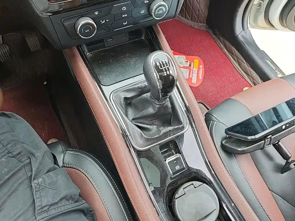 Dongfeng Fengguang Fengguang 580 2018 2017 1.5T Manual Luxury Version