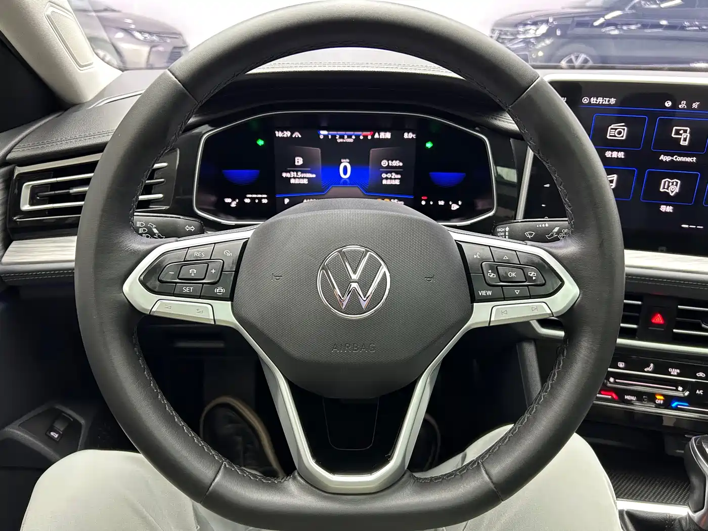 Volkswagen Sagitar 2022 280TSI DSG Surpassing Edition фото 12
