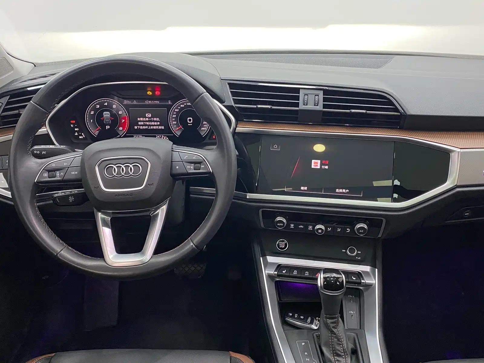 Photo 10 - Audi Q3