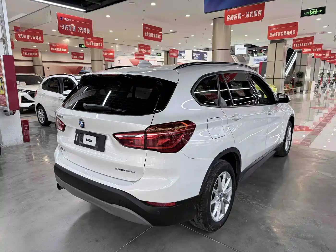 BMW X1 2019 sDrive18Li Fashion Model фото 16