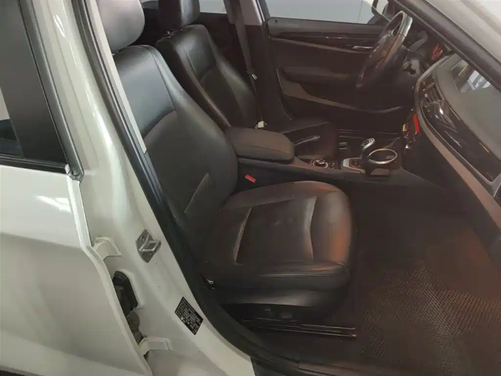 BMW X1 2015 Model sDrive18i Fashion Advanced Edition фото 25