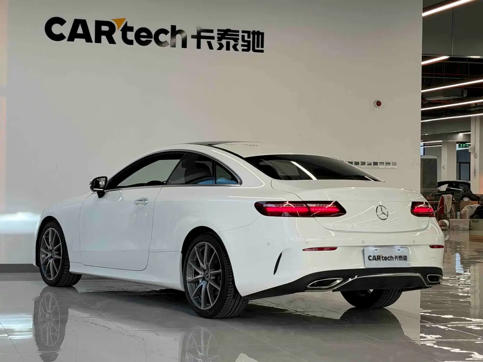 Фото 6 - Mercedes-Benz E-Class (Import)