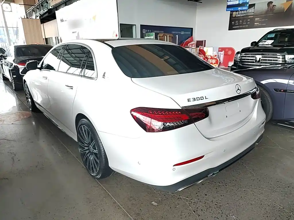 Photo 5 - Mercedes-Benz E-Class