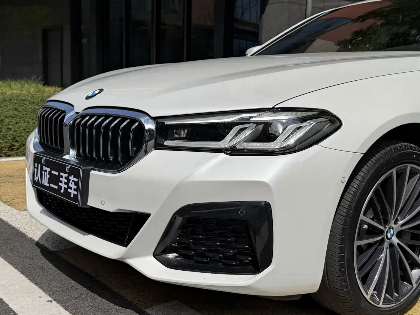 BMW 5 Series 2021 530Li Leading M Sport Package фото 16