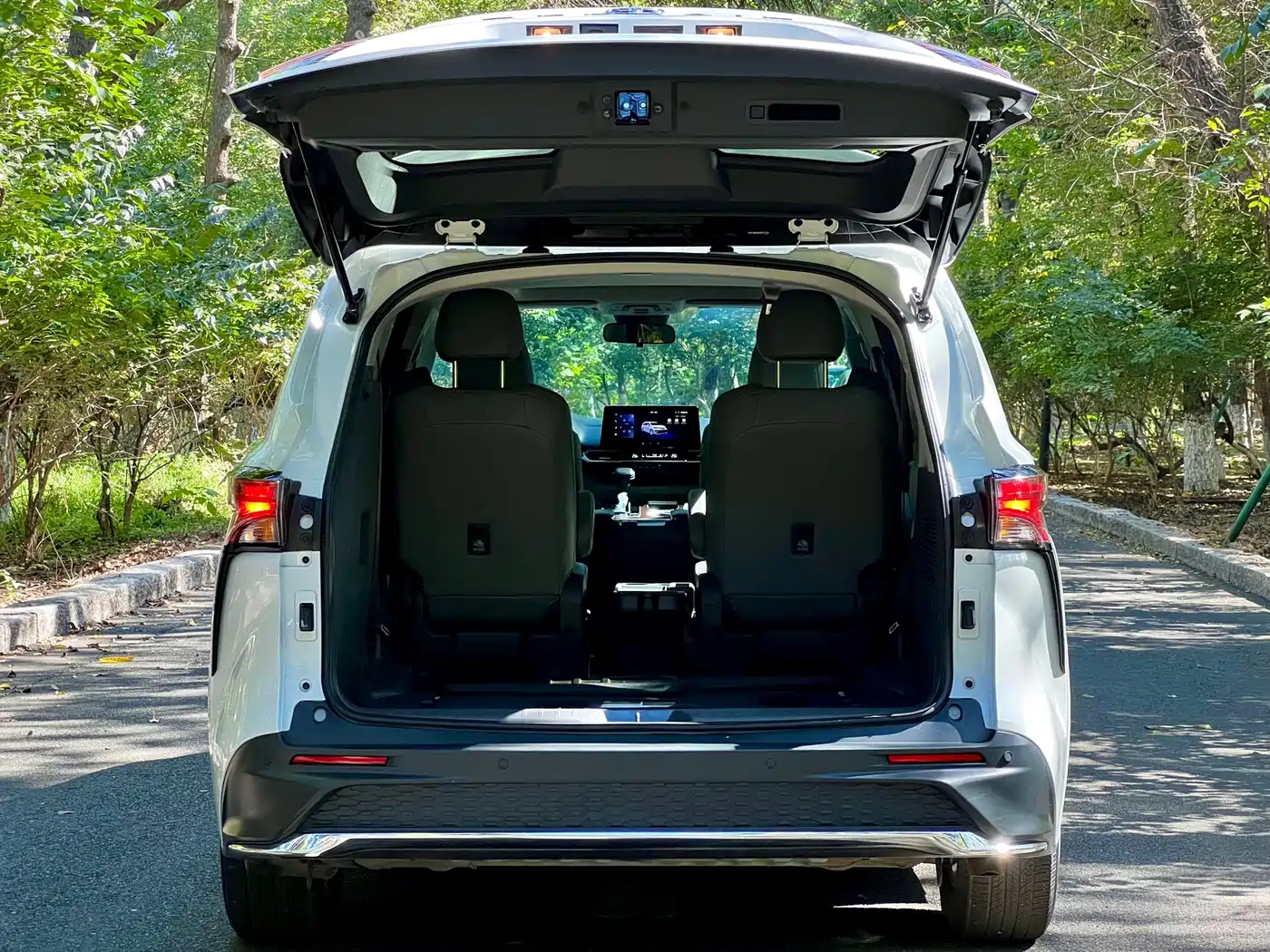 Toyota Granvia 2025 2024 2.5L Hybrid Comfort