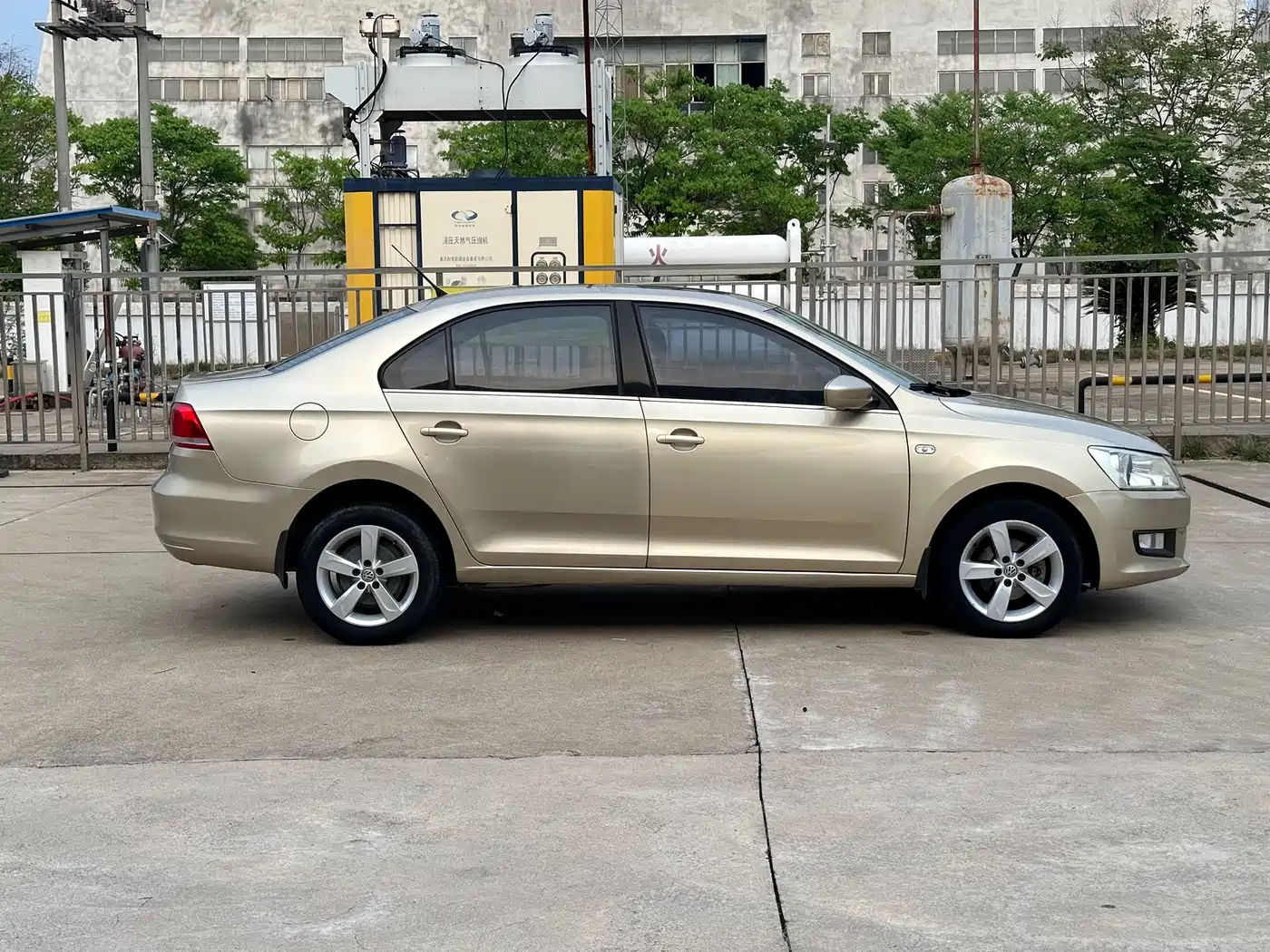 Volkswagen Santana 2015 1.6L Automatic Comfort Edition фото 7