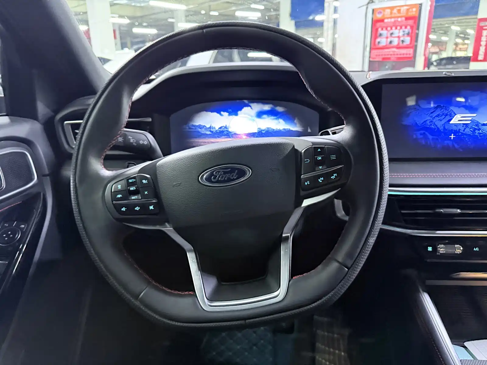 Фото 14 - Ford Explorer