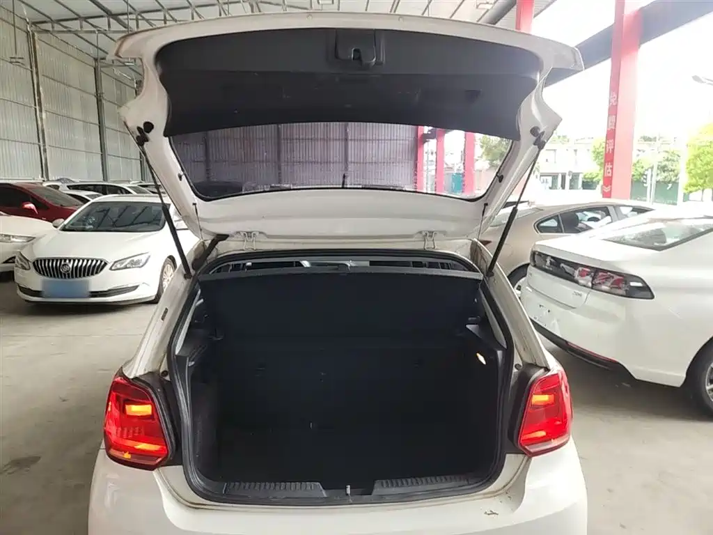 Volkswagen Polo 2016 1.4L Manual Trend фото 19