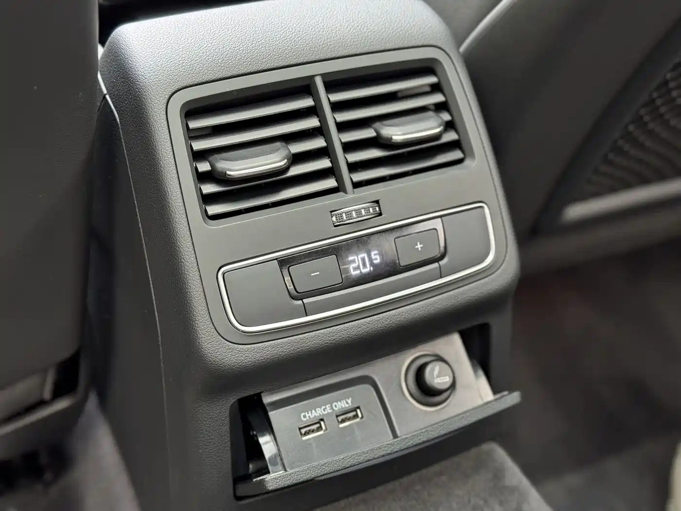 Audi A4L 2023 40 TFSI Luxury Sport фото 12
