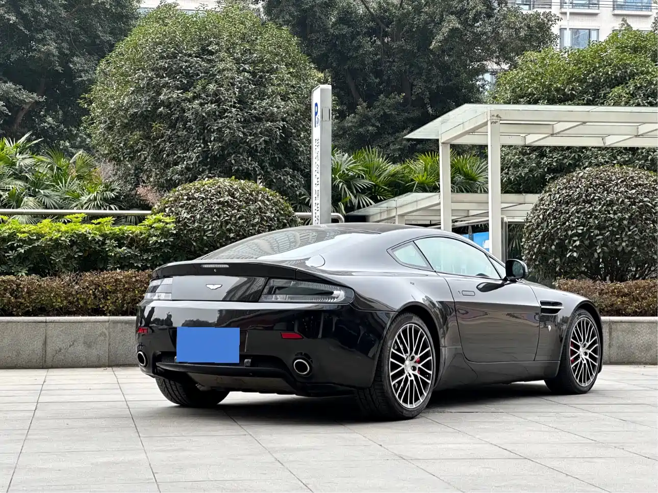 Aston Martin V8 Vantage 2011 4.7L Sportshift Coupe фото 6