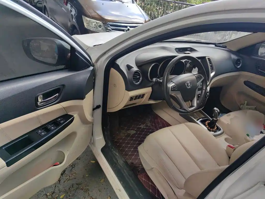 Фото 17 - Changan Eado