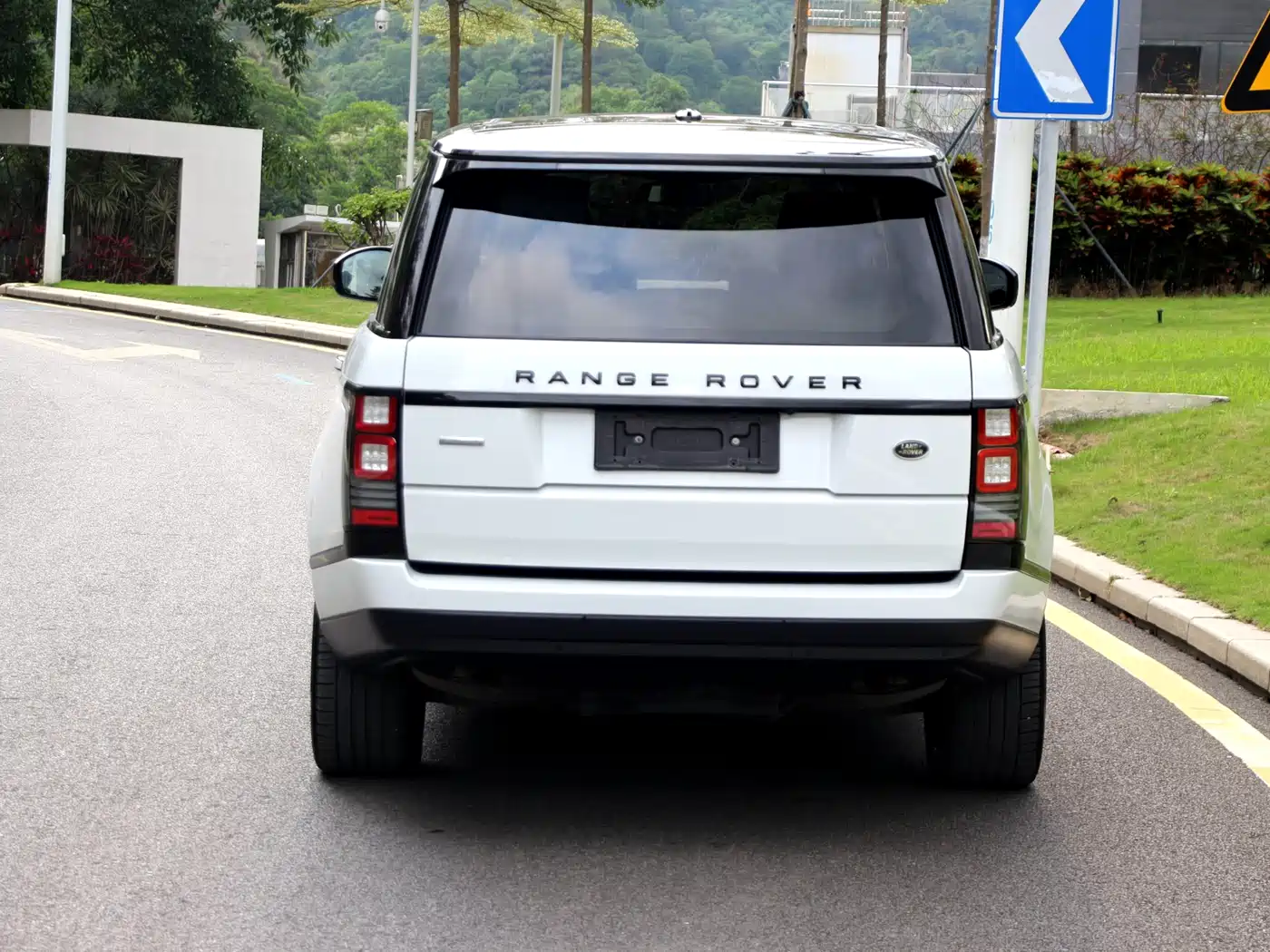 Land Rover Range Rover 2015 3.0 TDV6 Vogue фото 3