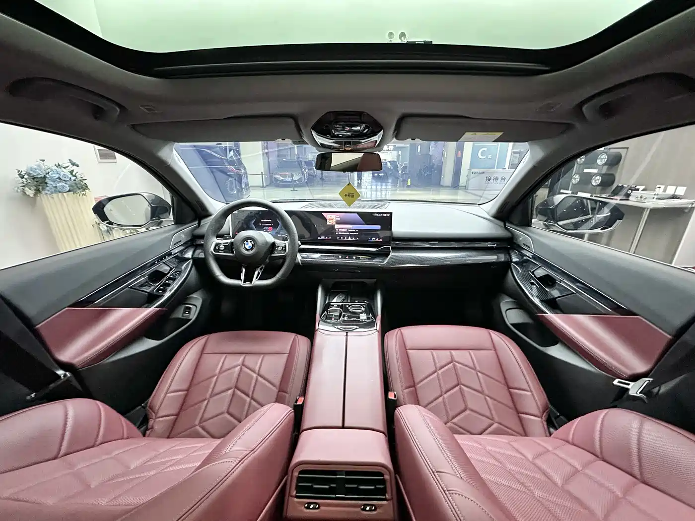BMW 5 Series 2024 530Li Leading M Sport Package фото 7