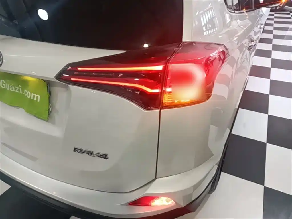 Toyota RAV4 Rongfang 2019 2.0L CVT 2WD Trend Edition China VI фото 8