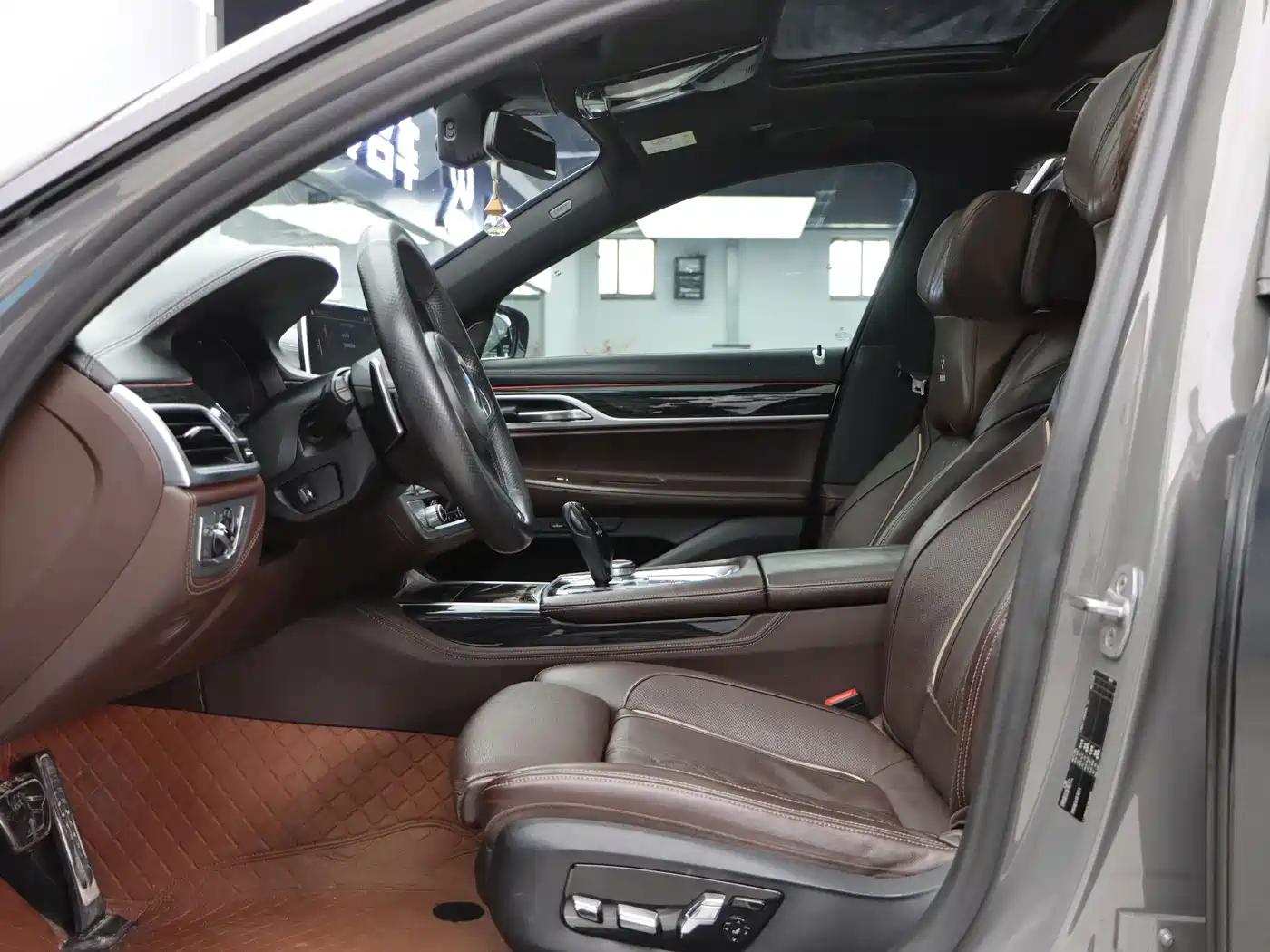BMW 7 Series 2021 Model 730Li M Sport Package фото 21