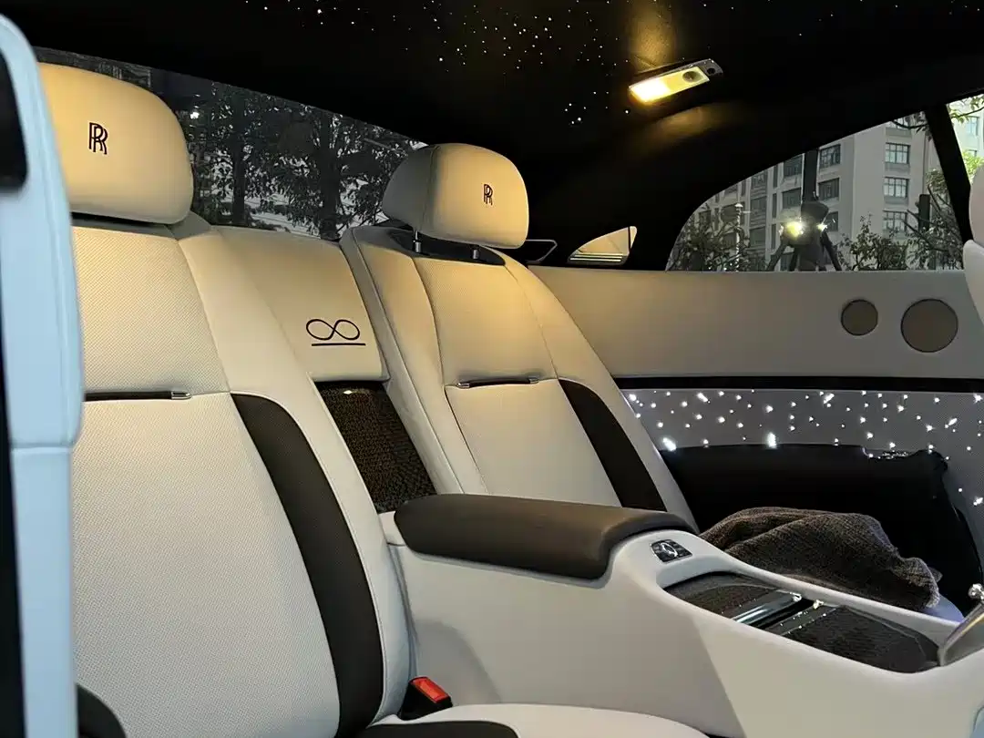 Rolls-Royce Wraith 2013 6.6T Standard фото 4