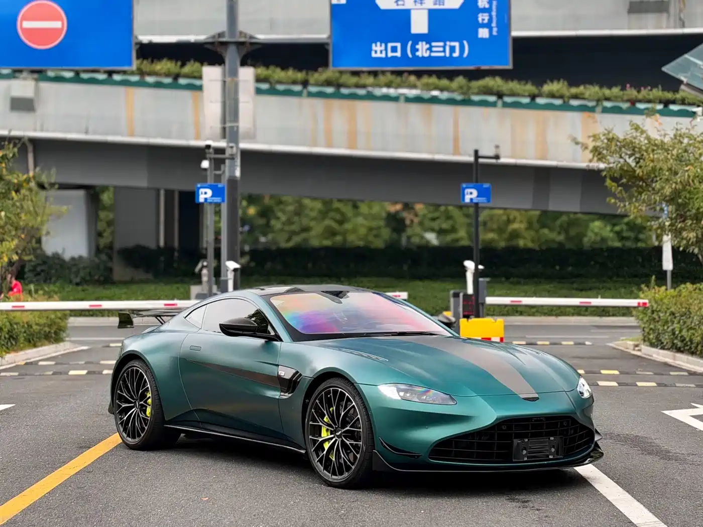 2025 Aston Martin Vantage