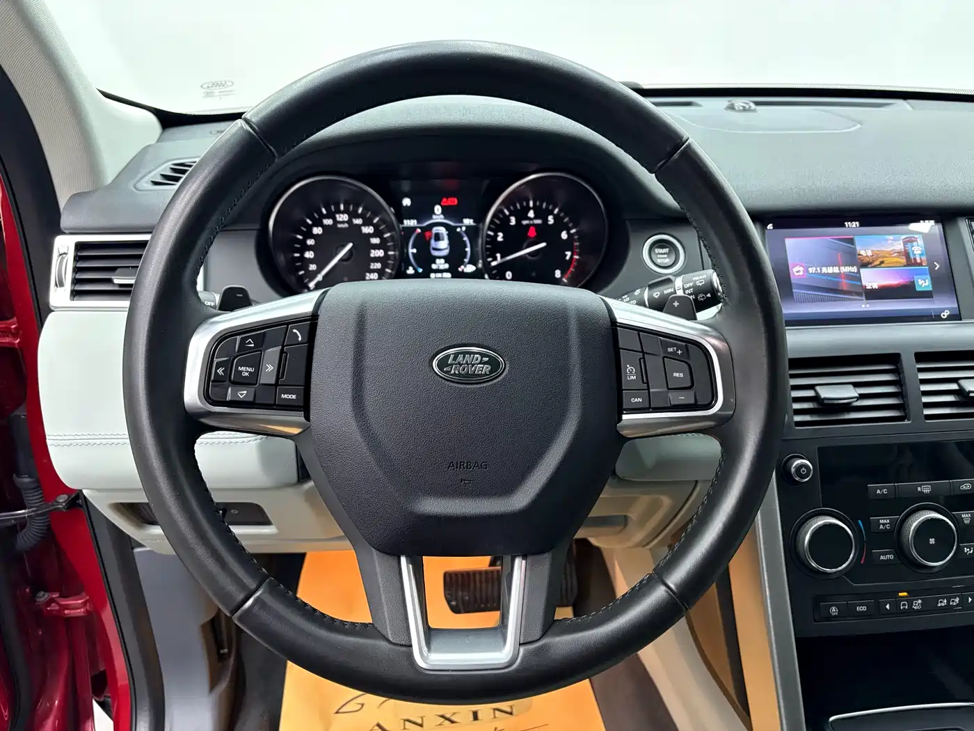 Land Rover Discovery Sport 2018 240PS SE Edition фото 10