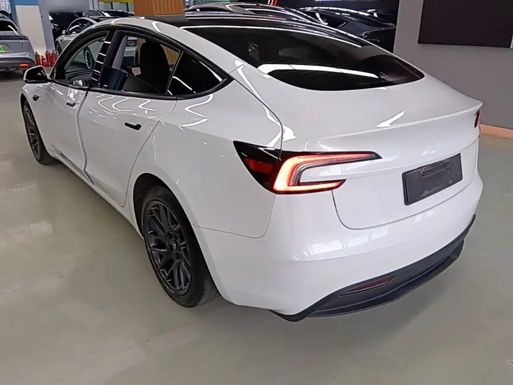 Фото 5 - Tesla Model 3