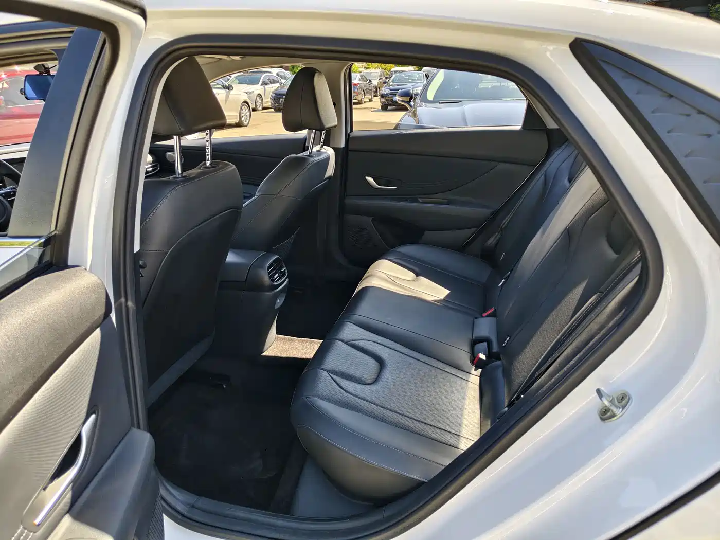 Hyundai Elantra 2023 1.5L CVT GLX Elite Edition фото 9