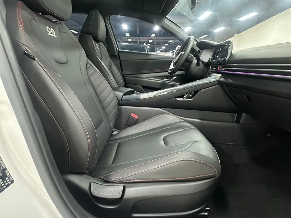 Hyundai Elantra 2022 1.5L CVT 20th Anniversary Edition фото 11