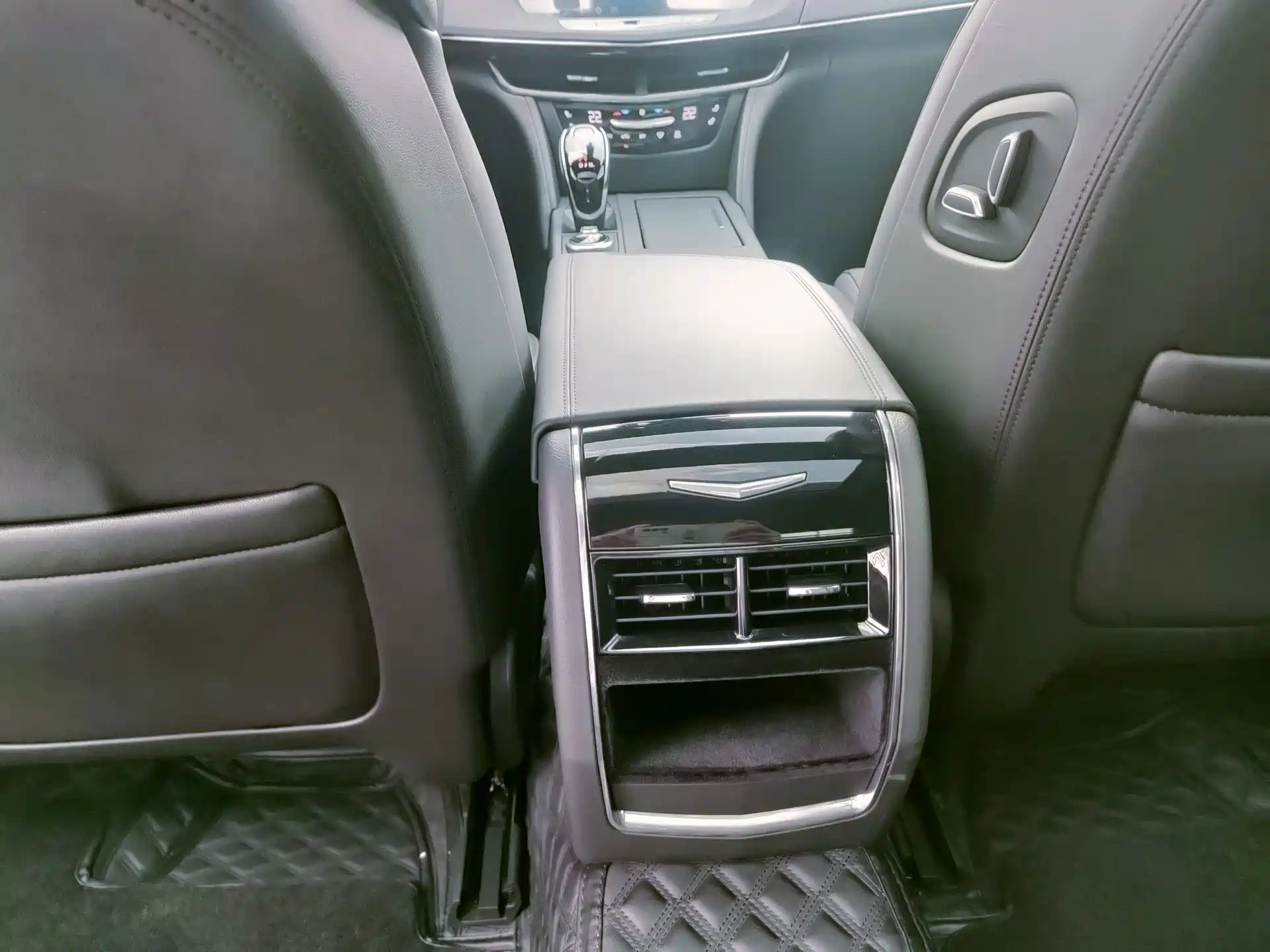 Фото 23 - Cadillac CT6