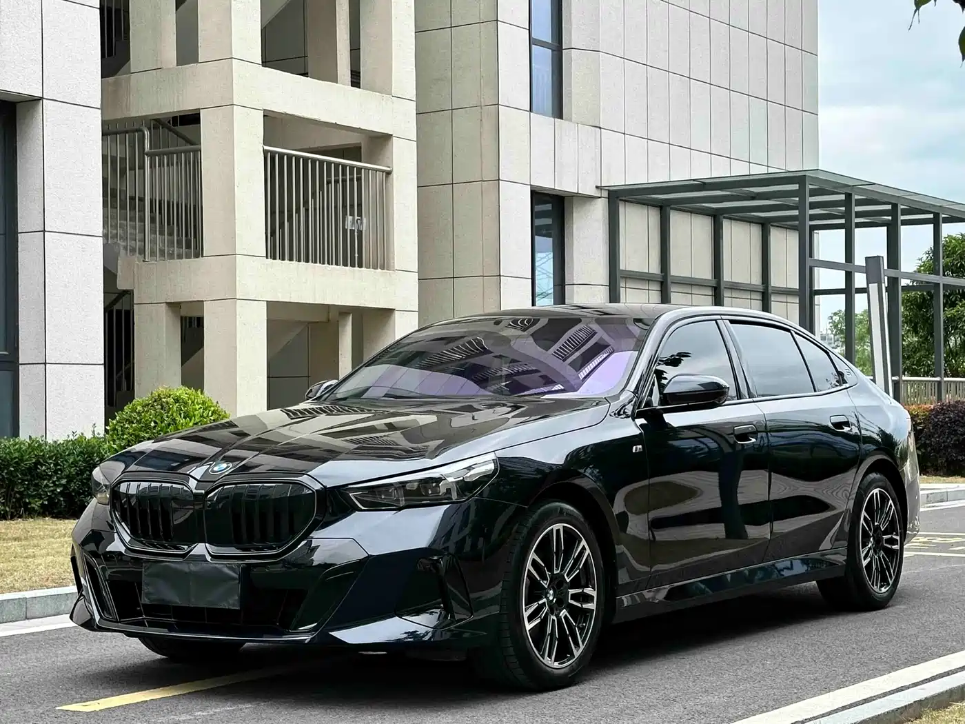 BMW 5 Series 2025 530Li Leading M Sport Package