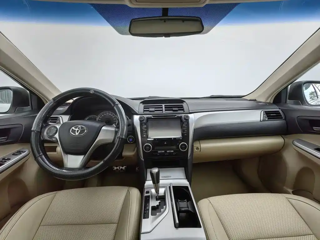 Фото 5 - Toyota Camry