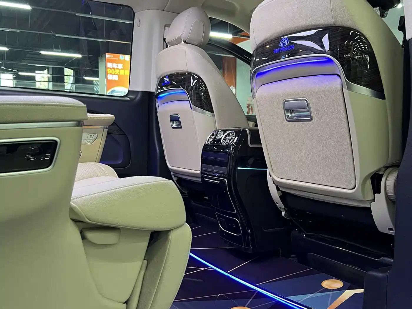 Mercedes-Benz Vito 2023 2.0T Elite 7-Seater фото 14