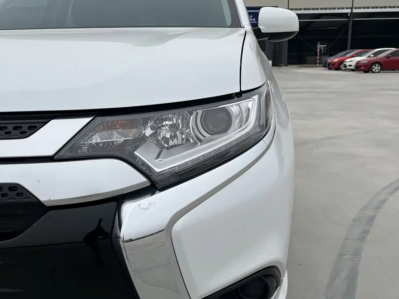 MITSUBISHI OUTLANDER