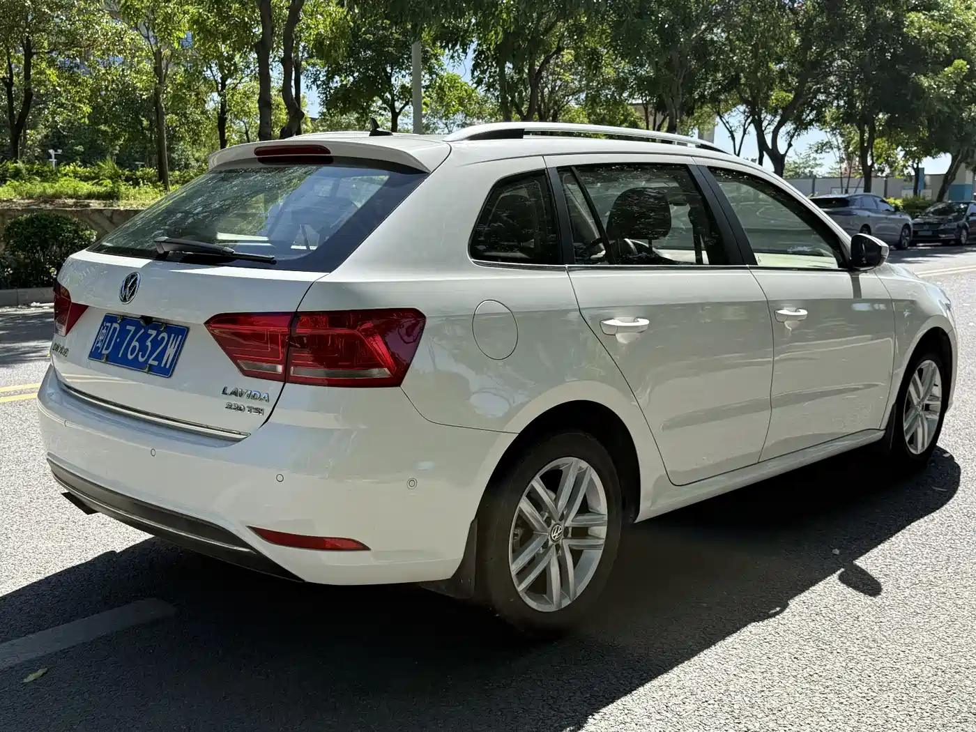 Volkswagen Lavida Tour 2015 230TSI DSG Comfort Edition фото 6
