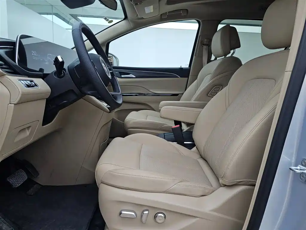 Buick GL8 New Energy 2025 Land Honor Premium Edition 7-Seater фото 4
