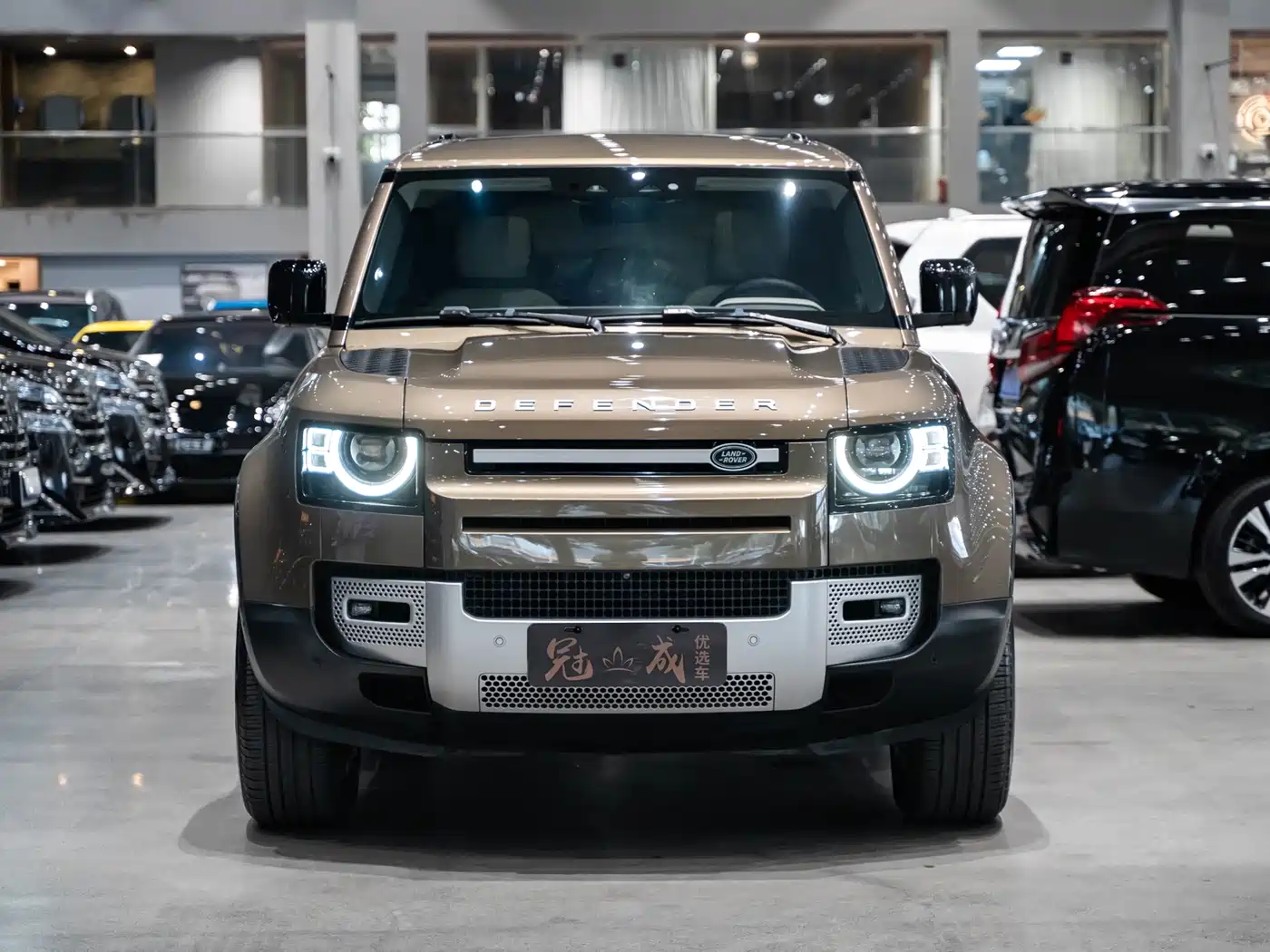 Land Rover Defender 2020 Model 110 P400 HSE фото 2