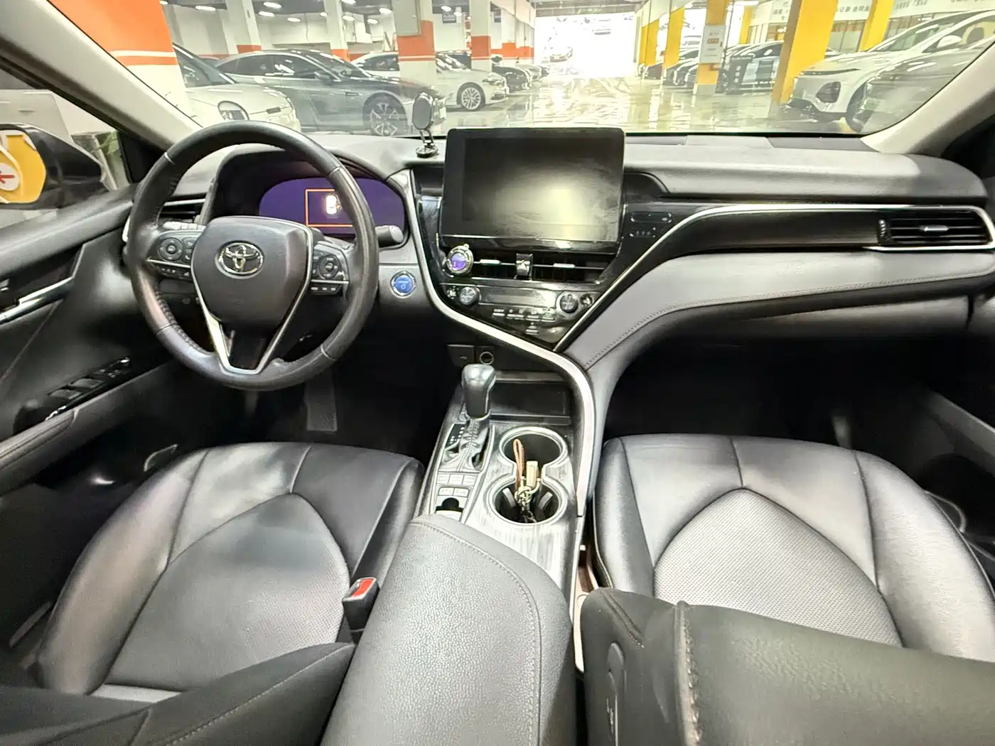 Toyota Camry 2021 Hybrid 2.5HG Luxury Edition фото 16