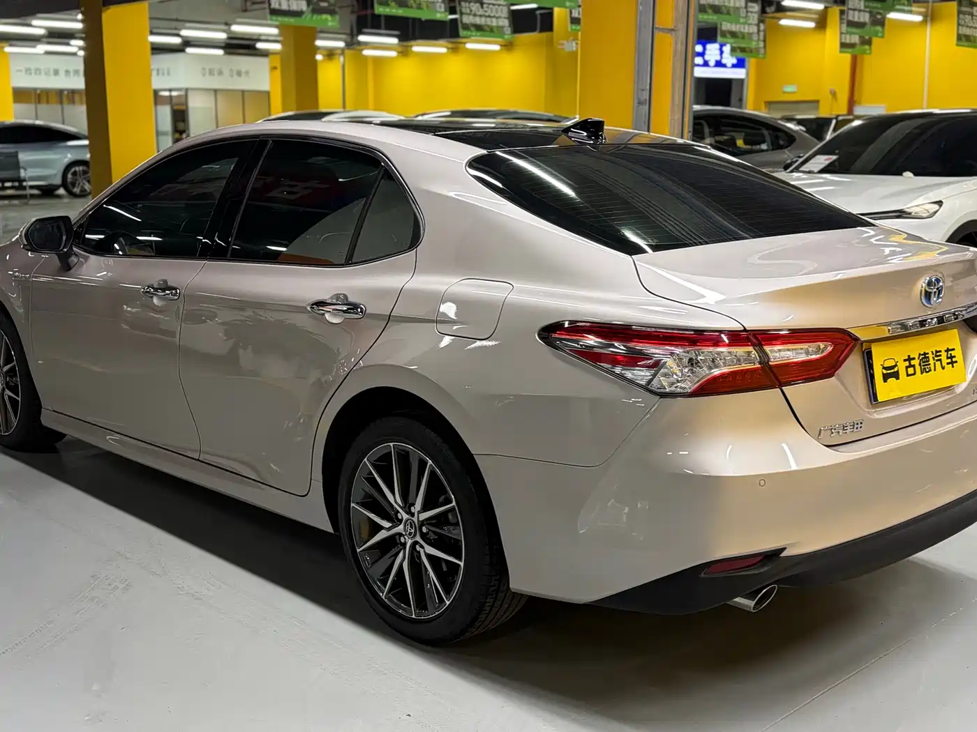 Toyota Camry 2021 Hybrid 2.5HG Luxury Edition фото 7