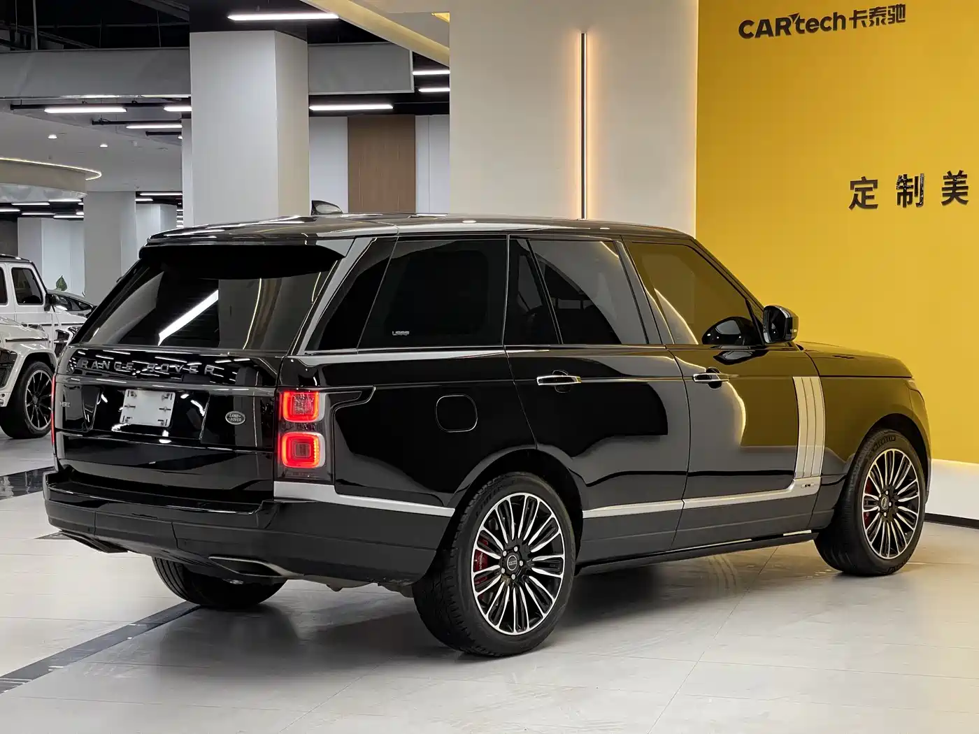 Land Rover Range Rover 2019 3.0 SC V6 Golden Age Edition фото 7