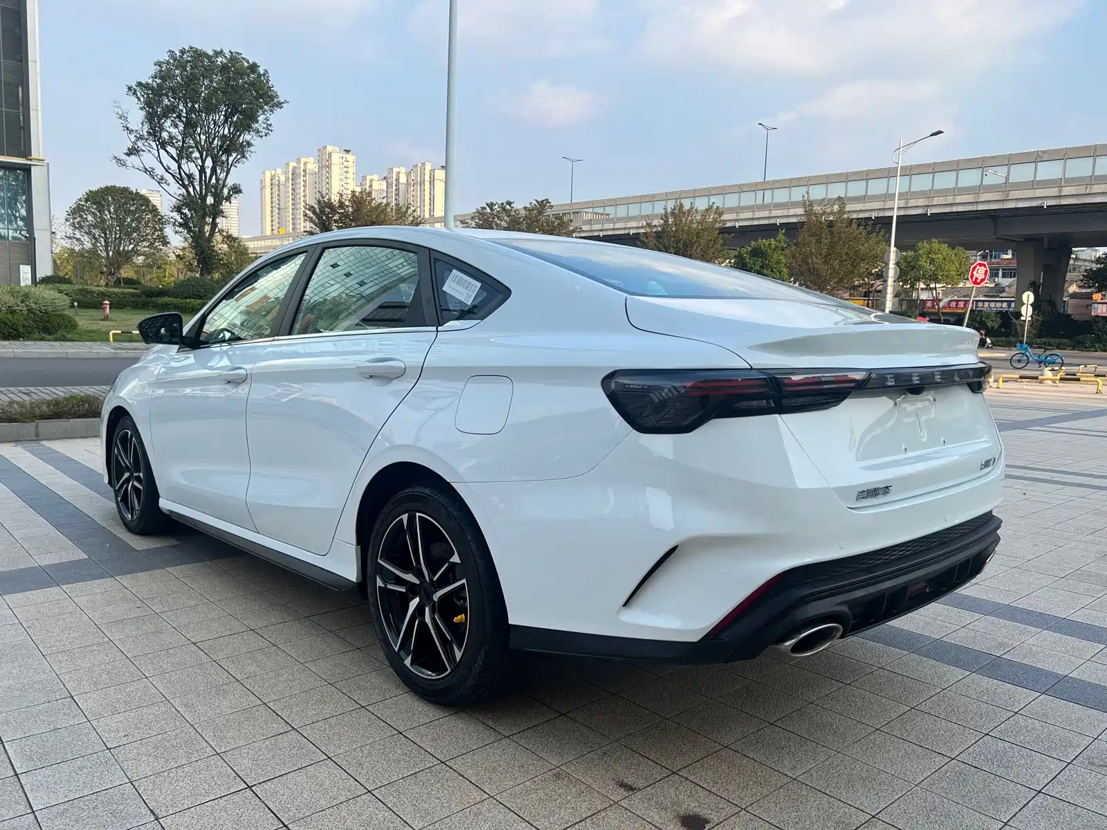 Фото 17 - Geely Binrui