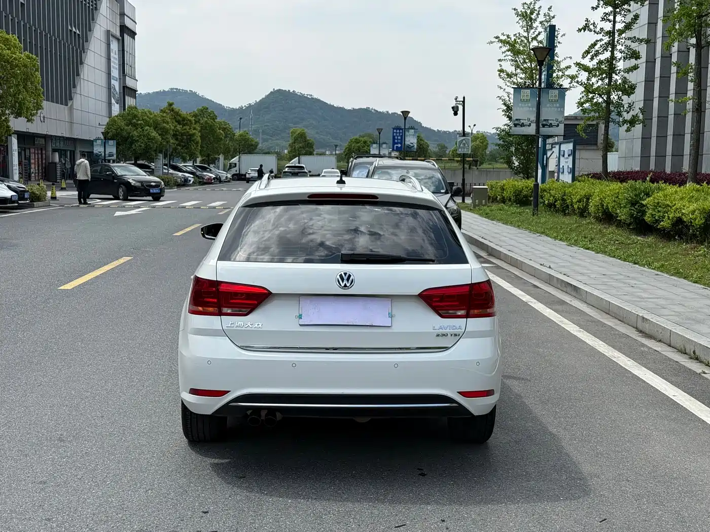 Volkswagen Lavida Tour 2017 230TSI Manual Comfort Edition фото 6