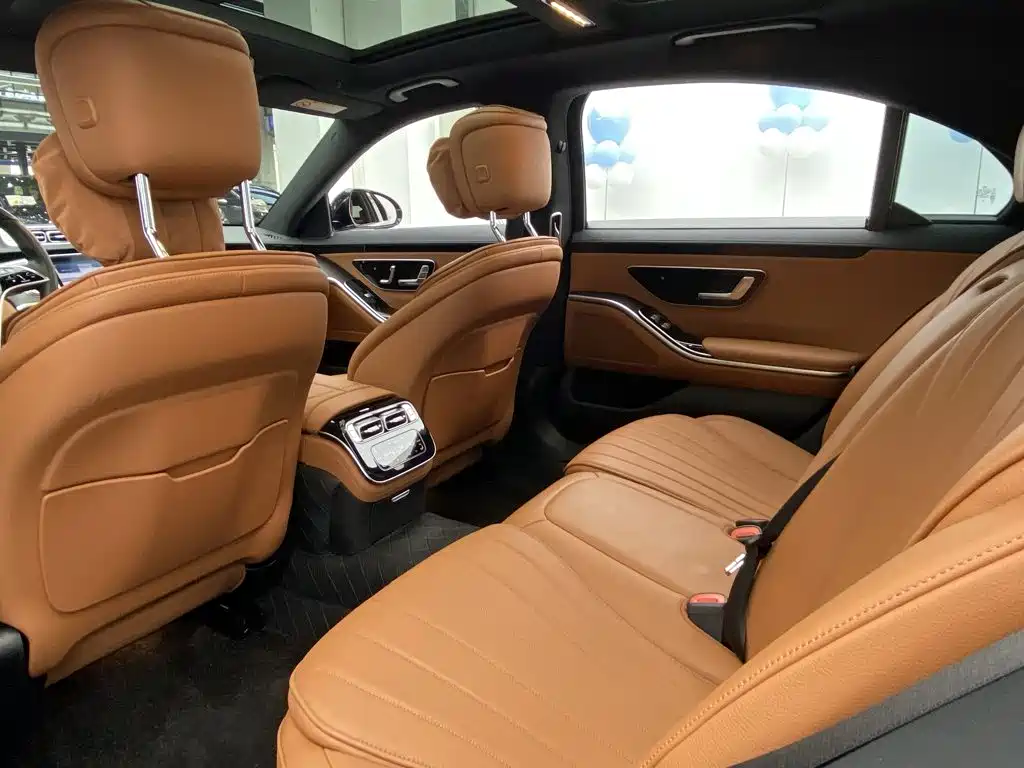 Фото 30 - Mercedes-Benz S-Class